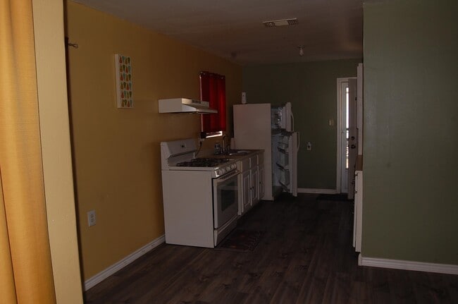 Building Photo - 1902 E Price St