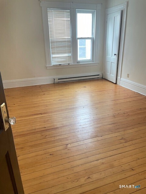 Building Photo - 281 Chestnut St