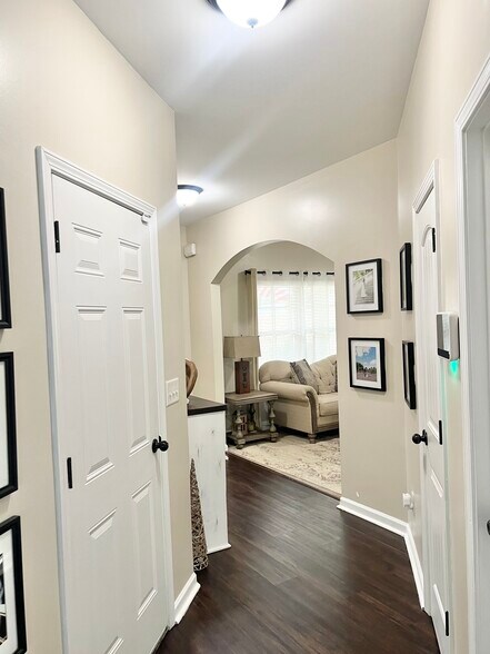 Building Photo - 31 White Pine Way