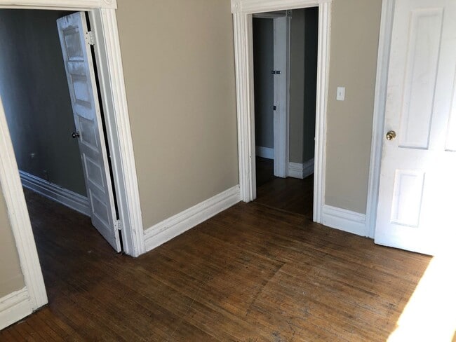 Building Photo - 365-367 Smith Ave N