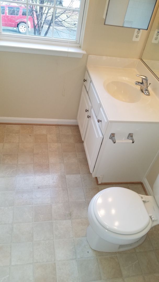 Building Photo - 3 Level *END UNIT* townhouse in Frederick ...