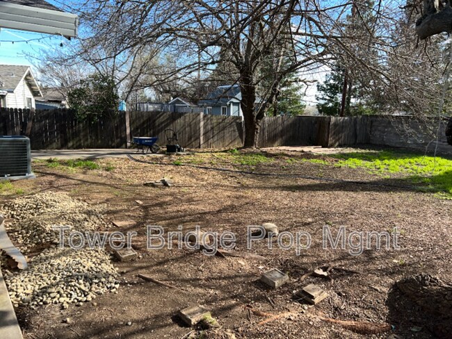 Building Photo - 1328 School St