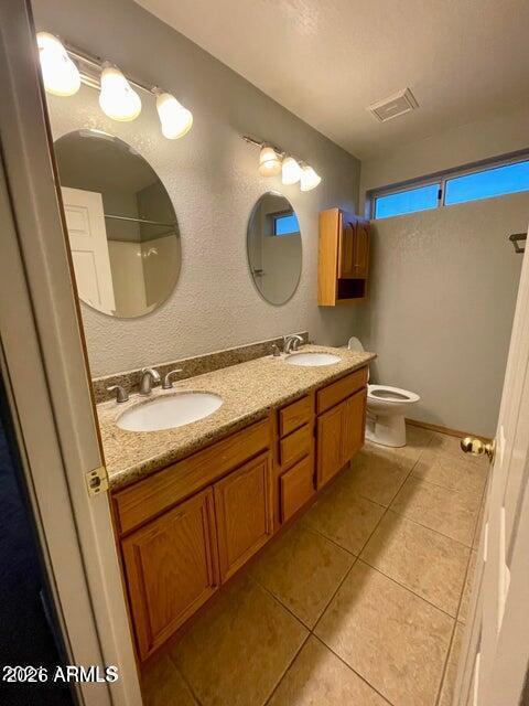 Building Photo - 3705 E Topeka Dr