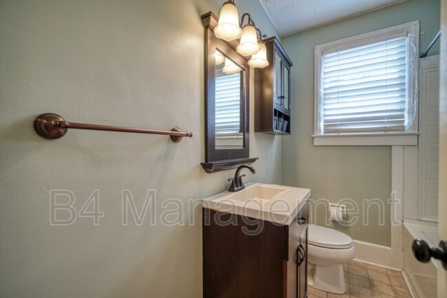Building Photo - 534 Lucerne Dr