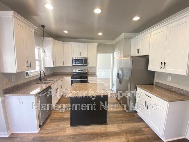 Building Photo - 1610 Elgaen Pl Dr