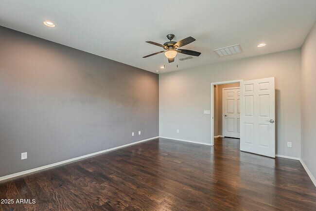 Building Photo - 10819 W Bronco Trail