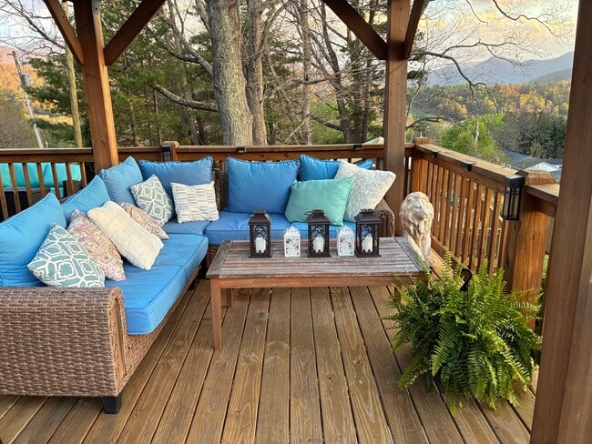 Building Photo - 111 Sunrise Ln