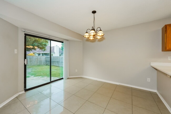 Building Photo - 6606 Beryl Dr