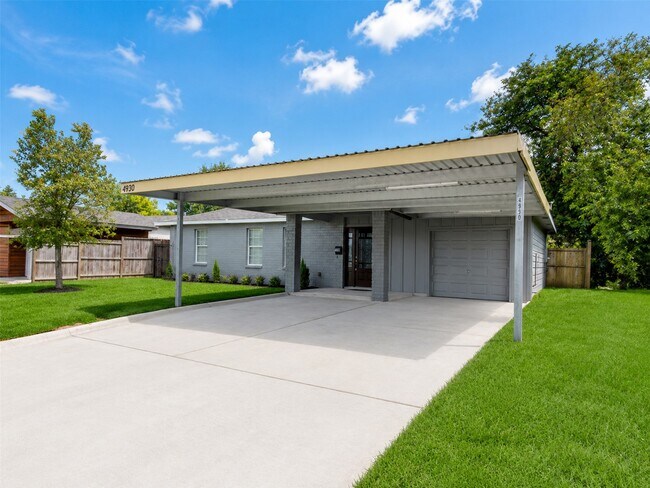 Building Photo - 4930 Holloway Dr