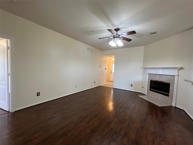 Building Photo - 1053 Shadow Glenn Dr