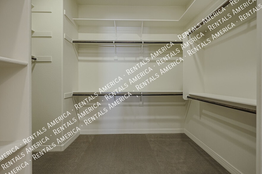 Building Photo - 2322 W Sierra Vista Dr