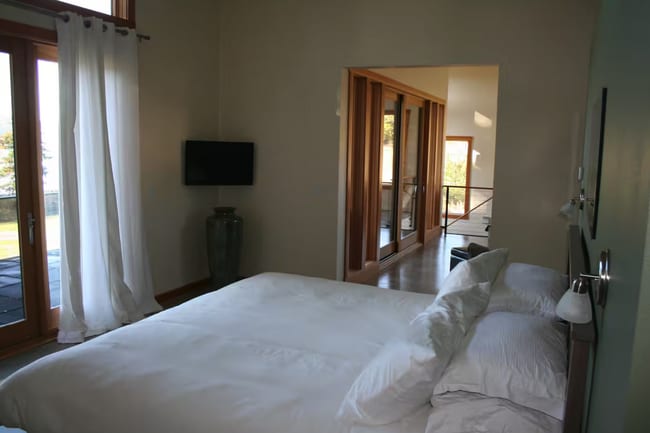 Building Photo - Spacious 3-Bedroom Haven with 2.5 Baths on...