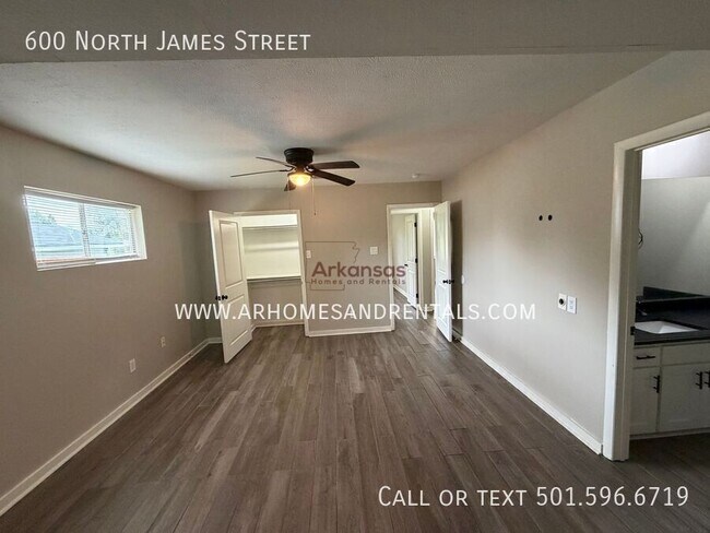 Building Photo - 600 N James St