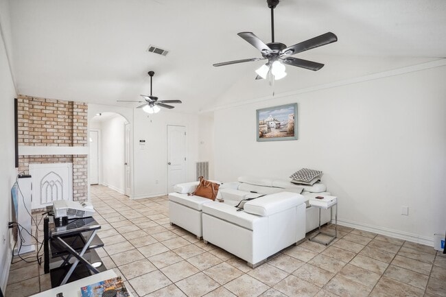 Building Photo - 2 Schill Ave