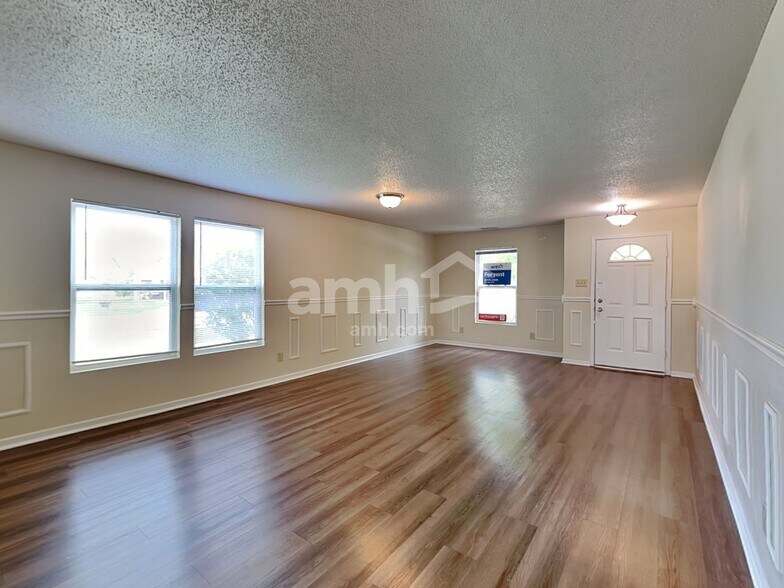 Building Photo - 989 Bentgrass Dr