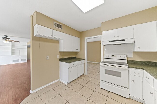 Building Photo - 3611 Stonehaven Dr San Antonio TX 78230