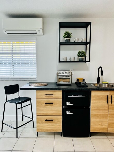 Primary Photo - 911 NW 39th Ct