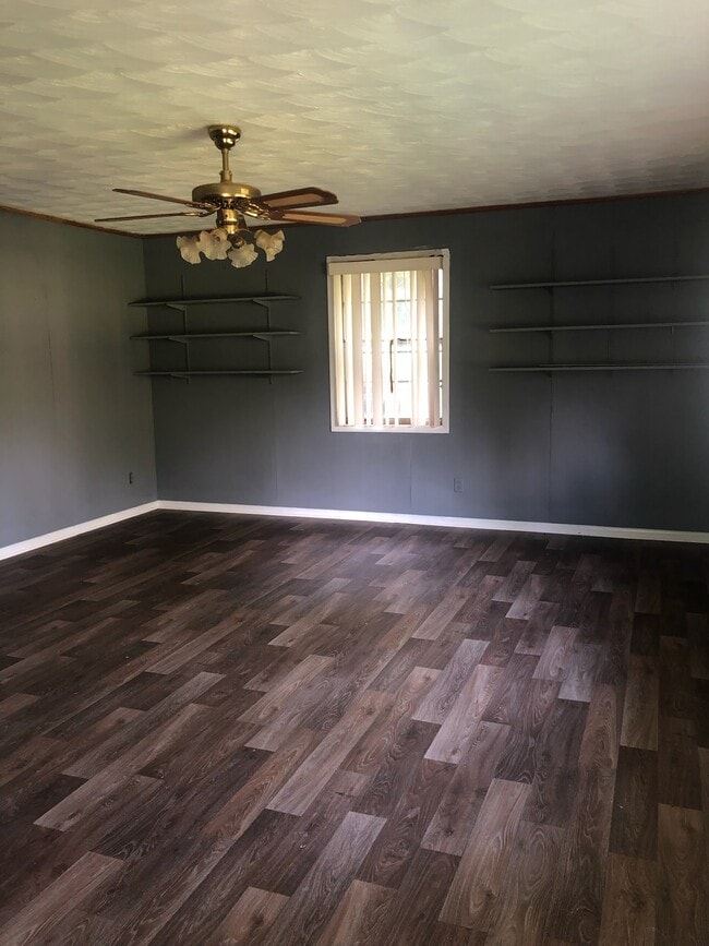 Building Photo - 1541 MS-9