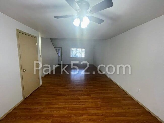 Building Photo - 4 Bedroom 2.5 Bathroom Single Family Home in Tacoma!