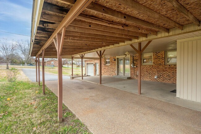 Building Photo - Updated All Brick One-Level