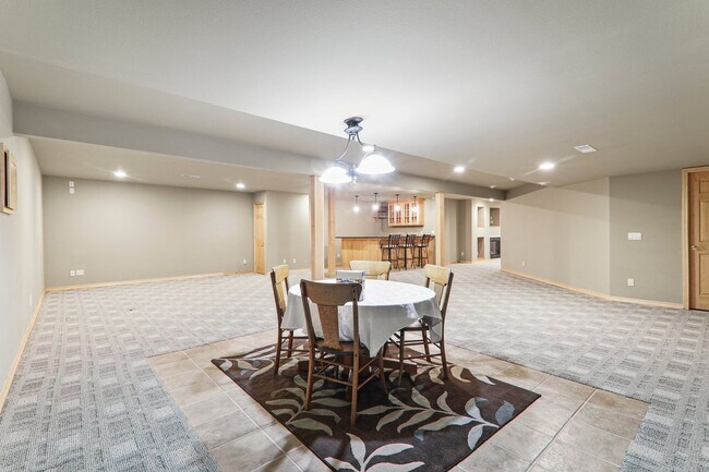 Building Photo - 9621 Shadow Wood Dr