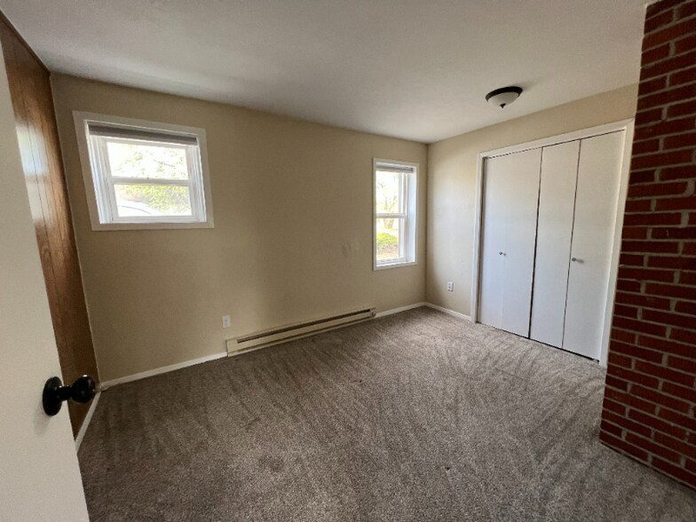 Building Photo - 632 1st Ave E