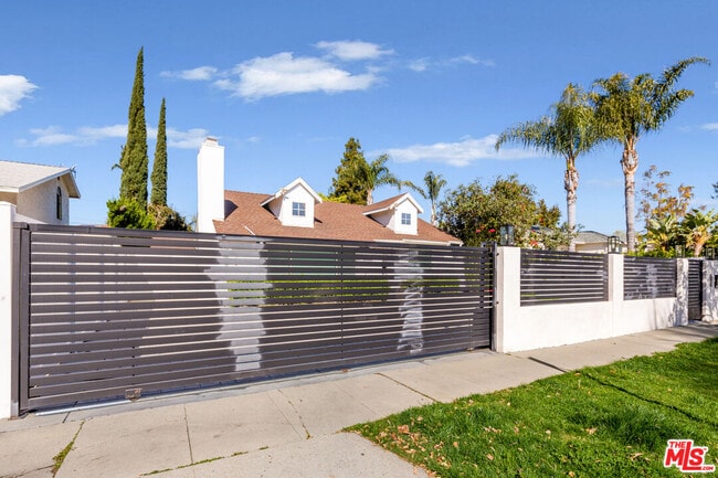 Primary Photo - 4503 Vesper Ave