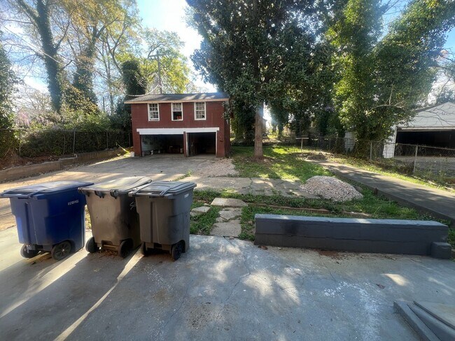 Building Photo - Spacious 4-Bedroom Brick Home with Hardwood Floors and Walk-In Closet