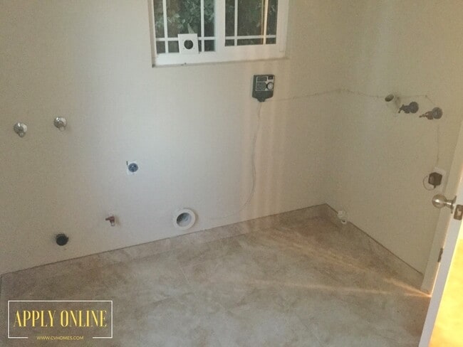 Building Photo - START APPLYING FOR THIS 5 BEDROOM HOME! COMING SOON