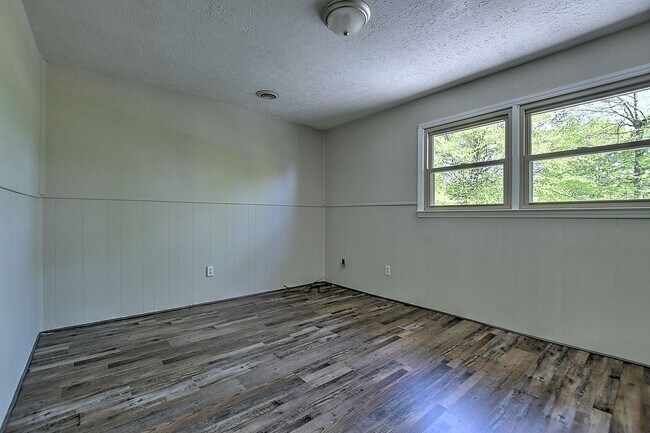 Building Photo - 405 Cypress St