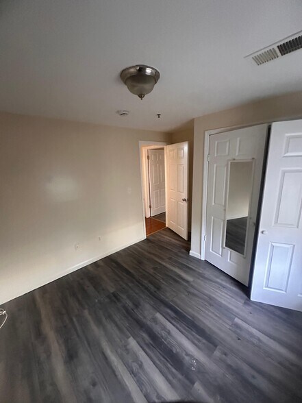 Building Photo - 408-410 S 19th St