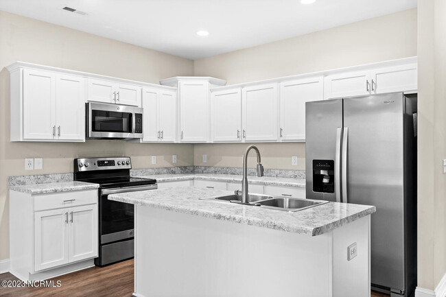 Building Photo - 202 N Stingray Ln