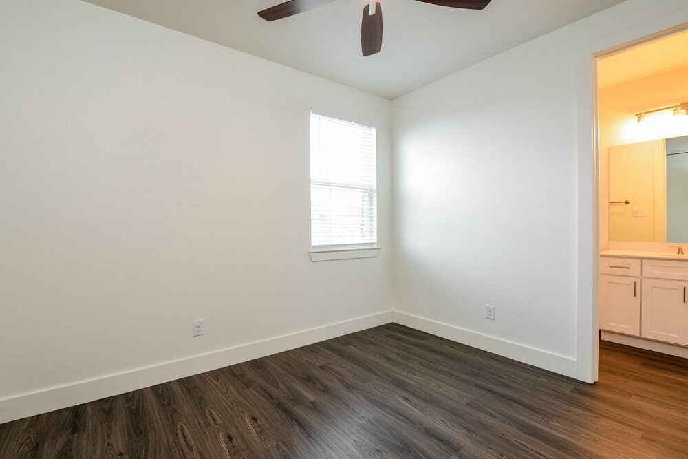 Building Photo - 7157 9th Hole Dr