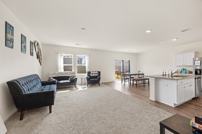 Building Photo - 7826 Pink Dahlia Dr