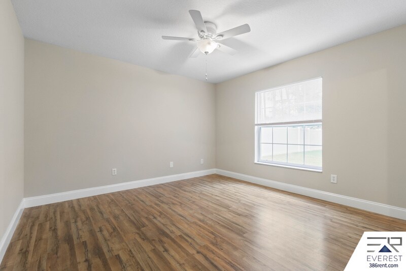 Building Photo - 25 Rainbrook Dr