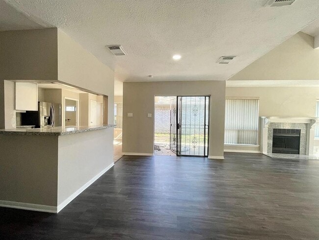 Building Photo - 13535 Gaby Virbo Dr