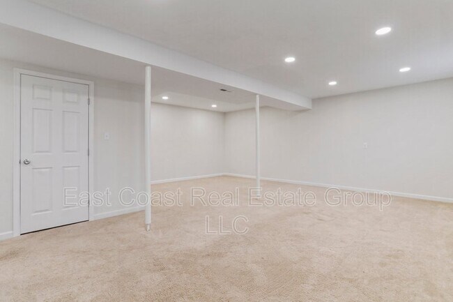 Building Photo - 339 Clifford Dr