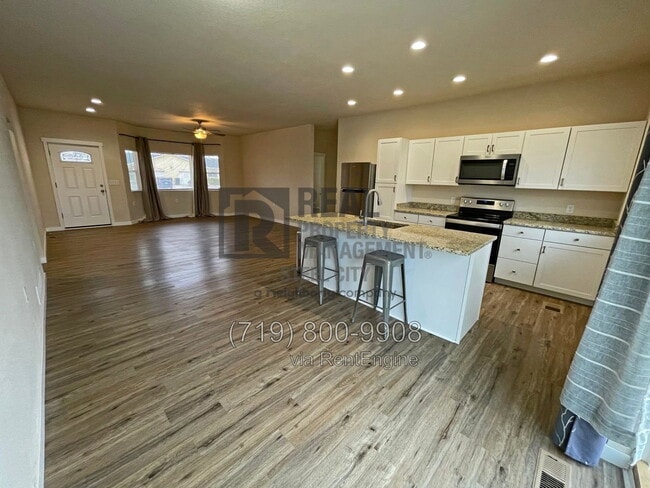 Building Photo - 430 E Stardust Dr