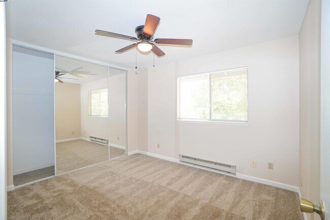 Building Photo - 3670 Silver Oaks Way