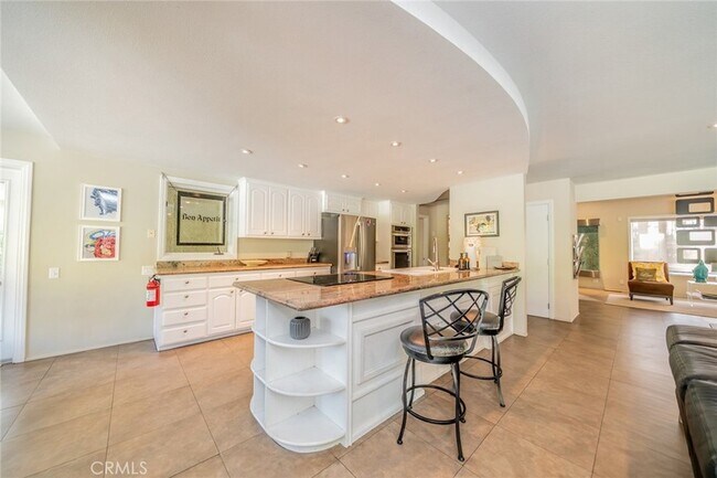 Building Photo - 1600 Palm Tree Dr