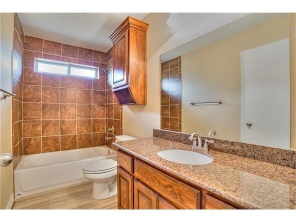 Building Photo - 2118 Yturria Dr