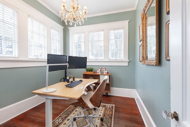 Building Photo - Timeless 3/2 in the Heart of Midtown by Piedmont Park!