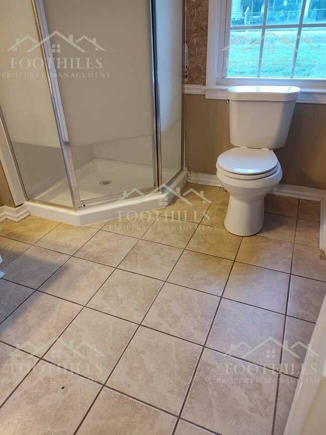 Building Photo - 3-Bed Ranch with Spacious Yard and Modern ...