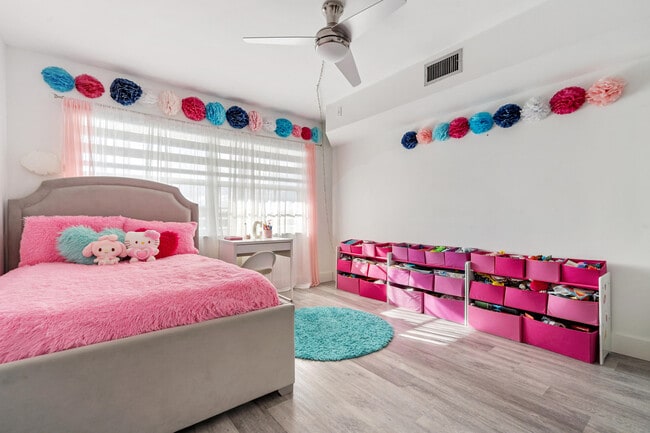 Building Photo - 3900 Oaks Clubhouse Dr