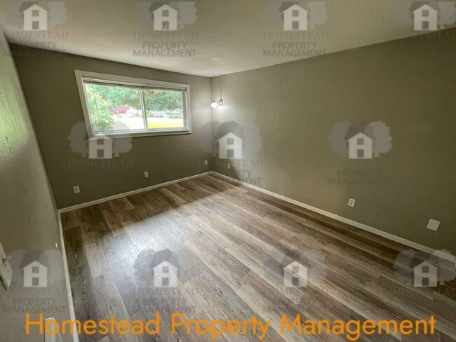 Building Photo - 661