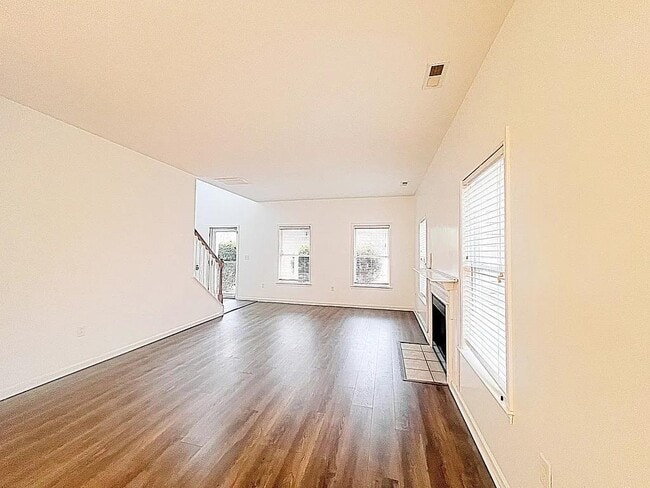 Building Photo - 206 Beauclair Dr