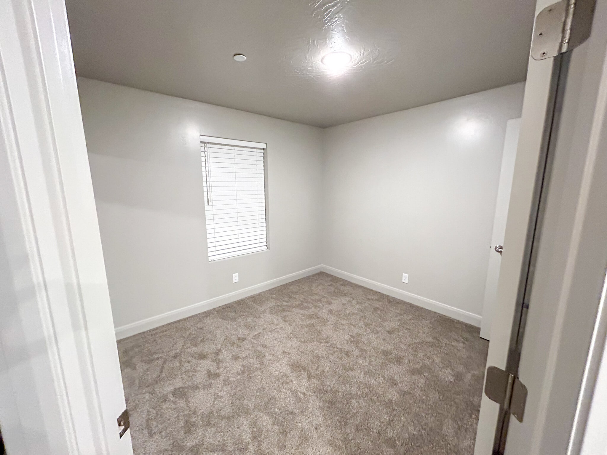 Building Photo - 128 N Lone Rock Dr