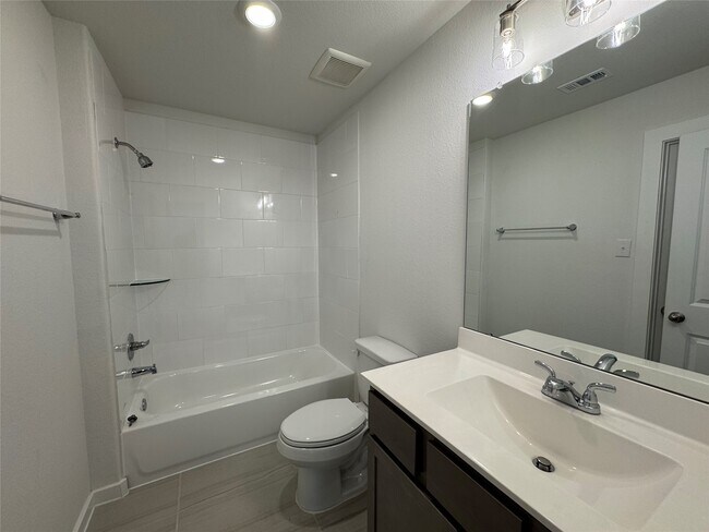 Building Photo - 31138 Myers Hvn Ln