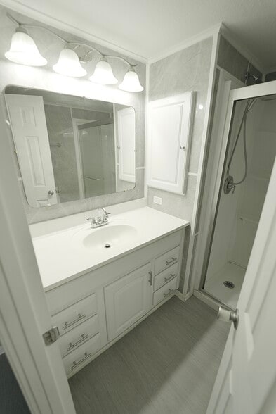 Building Photo - 8520 SW 18th Ct