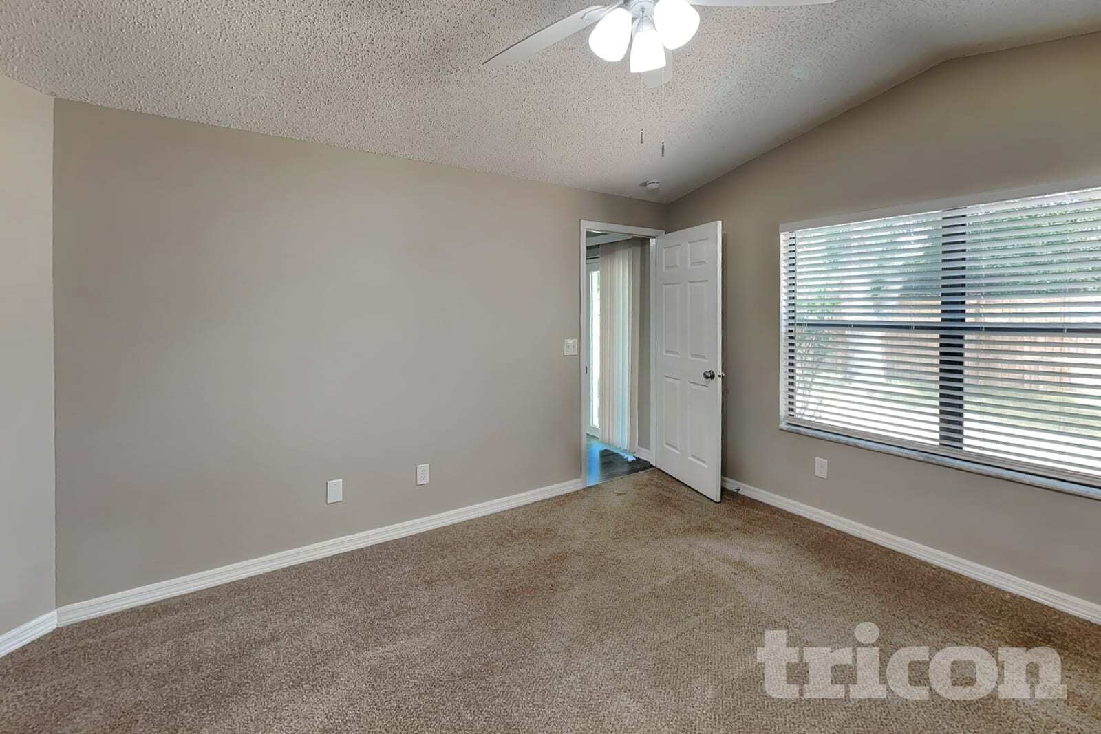 Building Photo - 947 Sandywood Dr